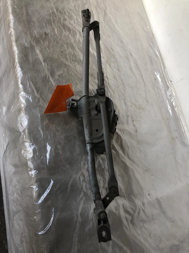 2001 - 2005 VOLKSWAGEN PASSAT GLS стеклоочиститель коробка передач с двигателем - Изображение 1 из 4