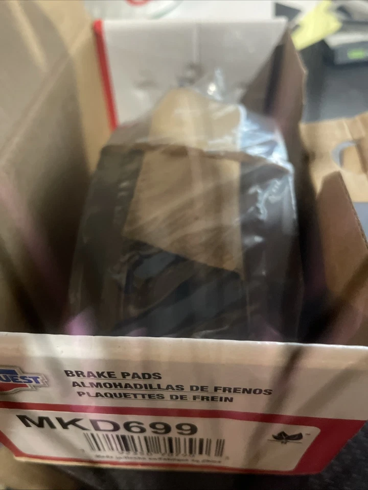 Juego de pastillas de freno delanteras semimetálicas | MKD699 para Buick, Cadillac, Chevrolet y más Foto 1 de 1