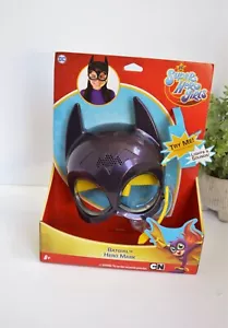 DC SUPER HERO GIRLS BATGIRL HERO MASK LIGHTS & SOUNDS TALKS - BRAND NEW - Picture 1 of 4