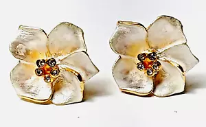 Vintage Flower Earrings White Enamel Rhinestone Stamens Five Petals Pearlescent - Picture 1 of 18