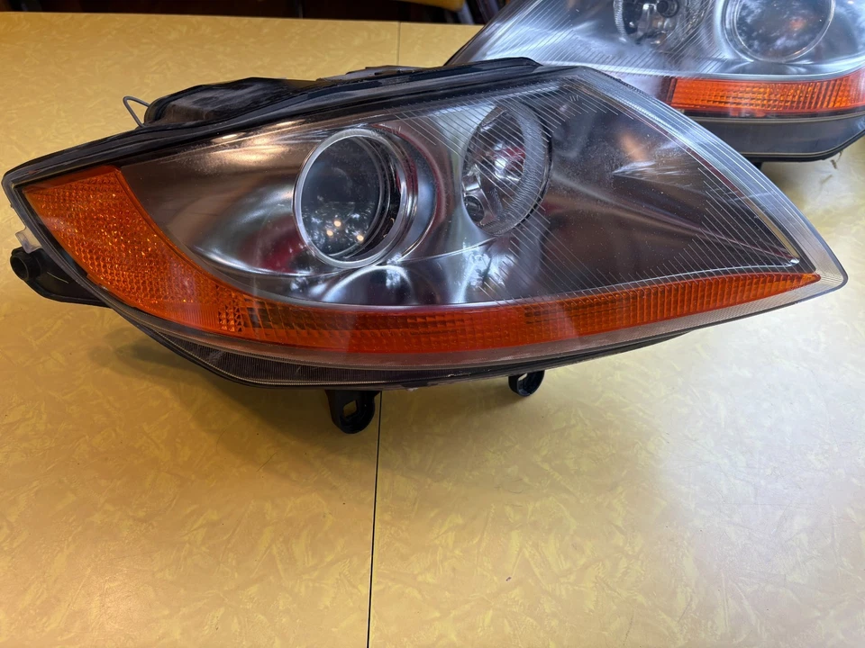 Faro lateral derecho pasajero BMW Z4 2003-05 xenón con intermitente ámbar Foto 1 de 4