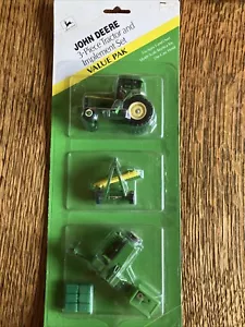 1/64 John Deere 3 Piece Tractor And Implement Set, Tractor, Rake, Baler 1993 - Picture 1 of 1