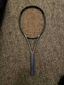 Wilson Blade Pro V8 100 16x19 Tennis Racket 300g - Picture 1 of 7