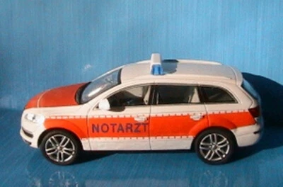 VEHICULE MINIATURE AUDI Q7 NOTARZT CARARAMA 1/43 LHD HONGWELL DEUTSCHLAND 2009 - Photo 1/4