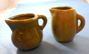 VINTAGE SET OF 2 MINIATURE CREAMER PITCHERS - Picture 1 of 5