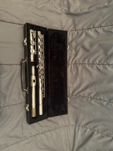 W.T. Armstrong Elkhart IND. Flute Model 104 w/ Hard Case - Picture 1 of 2
