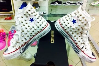 Converse All Star Bianche personalizzate Borchie Argento no logo Effetto sporco - Immagine 1 di 4