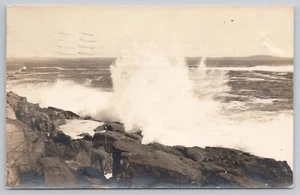 Wild Ocean Surf en Craggy Coast of Southwest Harbor Maine ME RPPC 1956 - Imagen 1 de 2