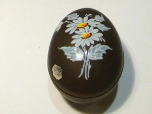 Vintage Westmoreland Glass Egg Trinket Box Decorated With Daisies - Picture 1 of 7