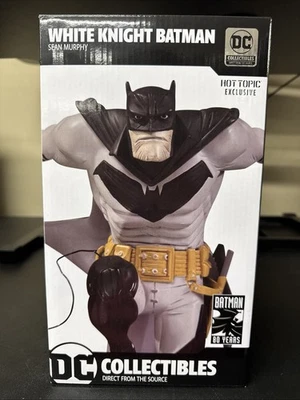 Batman Blanco y Negro: Caballero Blanco Sean Murphy Coleccionable DC Estatua Hottopic Foto 1 de 4