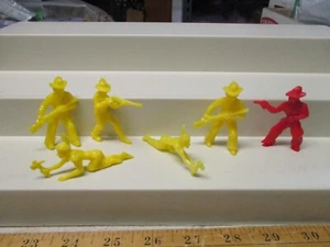 VTG Lido Yellow Cowboys Indians Plastic Army Men Toy Soldiers G59 Figures 45mm - Picture 1 of 3