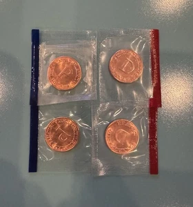 P D Uncirculated Souvenir Set of 2 Philadelphia and Denver Mint Medallions - Picture 1 of 2