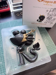 Drachenjunge von Martin HSU, Designer Kunstspielzeug, signiert mit Handzeichnung - Bild 1 von 11