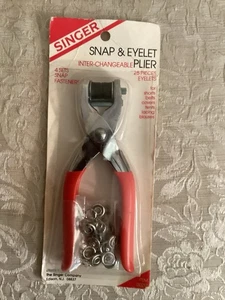 Vintage Rare NIB Singer Snapper And Eyelet Plier Kit Snap 25 Pieces Eyelets - Bild 1 von 2