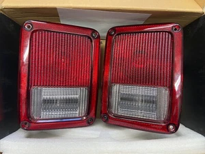 07-18 JEEP JK WRANGLER RIGHT AND LEFT SIDE TAIL LAMPS 55077890AH OEM - Foto 1 di 8