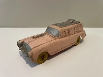 VINTAGE AUBURN RUBBER PINK 4.5”STATIONWAGON WITH YELLOW WHEELS Made In USA - Изображение 1 из 4