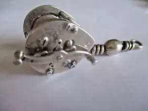 Ancien PENDENTIF PORTE-CLÉS argent massif moulinet de pêche haute mer 44 g - Photo 1 sur 7