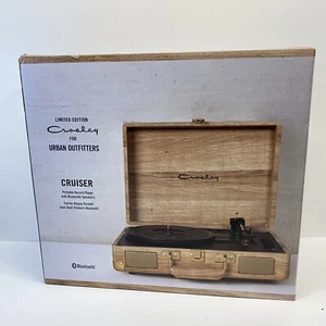 Crosley Plattenspieler UO Plattenspieler Cruiser Bluetooth Deluxe simulierte Holzmaserung - Bild 1 von 5