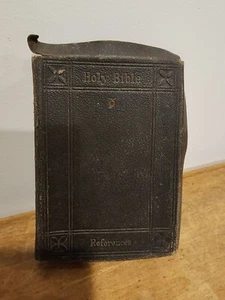 Antique- The HOLY BIBLE REFERENCES- Gilded- Black Leather. VERY OLD. As Is - Foto 1 di 5