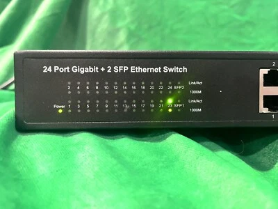 CONMUTADOR NO ADMINISTRADO GIGABIT ETHERNET MONTAJE EN RACK/ESCRITORIO TRIPP LITE NG24 1U Foto 1 de 4