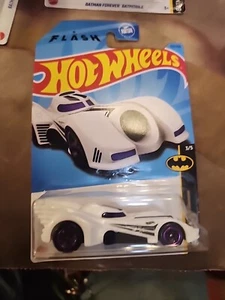 Hot Wheels Batmobile DC The Flash Batman Series #3/5 White Diecast 1:64 Scale - Picture 1 of 1