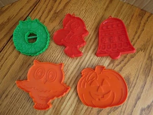 Vintage Hallmark Solid Plastic Cookie Cutters Lot - Picture 1 of 9