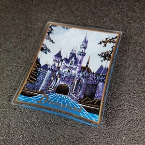 Disneyland Posacenere Vetro Portacenere Vassoio Vintage Anni 60 Castello di Cenerentola Blu Oro MCM - Foto 1 di 10