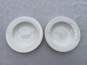 Royal Doulton Signature White 2 Rimmed Bowls 23.5 cm wide - Picture 1 of 4