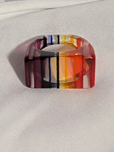 Vintage Regenbogen Lucite Ring Größe 8,5 CarolynForsman.Com - Bild 1 von 7