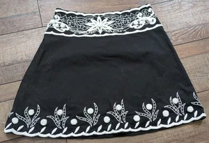 Cynthia Steffe A-Line Skirt Size 6 Black White Short Embroidered Lined Side Zip - Picture 1 of 5
