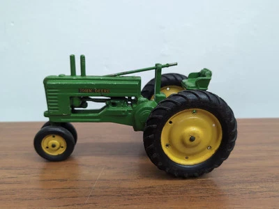 Tractor John Deere B de juguete agrícola Eska 1/16  Foto 1 de 4