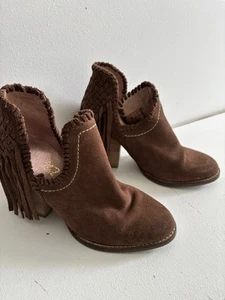 Ariat Unbridled Avery Brown Suede Fringe Ankle Boots Boho Bohemian Sz 7.5 - Picture 1 of 3