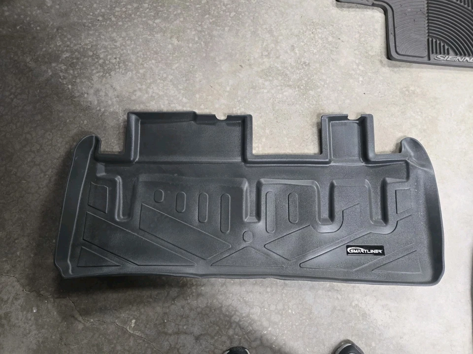 Revestimiento de maletero de carga Smartliner Custom Fit OEM para todo clima Toyota Sienna 2011-2020 Foto 1 de 1