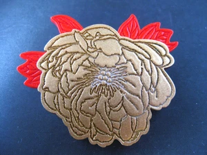 Floral Design Plastic Brooch - Imagen 1 de 5