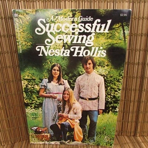 Erfolgreiches Nähen Eine moderne Anleitung Nesta Hollis PB Buch Vintage 1971 - Bild 1 von 9