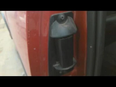 Manija de puerta exterior trasera derecha usada se adapta a: camioneta Chevrolet Silverado 1500 2005 Foto 1 de 4