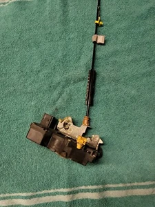 2011 Chevy Malibu Door Latch Lock Right Passenger Side Front. S32 - Bild 1 von 2