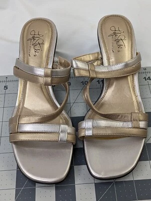 Life Stride 金色女式凉鞋 Snappy 尺码 9.5 M — 第 1/4 张图片