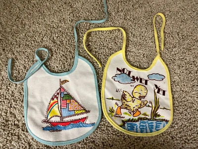Juego de 2 baberos de bebé Gerber vintage aún no mojados y velero limpios Foto 1 de 4