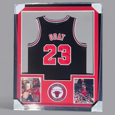 Camiseta deportiva enmarcada firmada por Michael Jordan de los Chicago Bulls #23 autógrafo 43,5”x35,5” certificado de autenticidad Foto 1 de 4