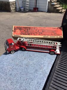 Vintage Tonka #2998 Pressed Steel Aerial Fire Ladder Truck W/Box *RARE*