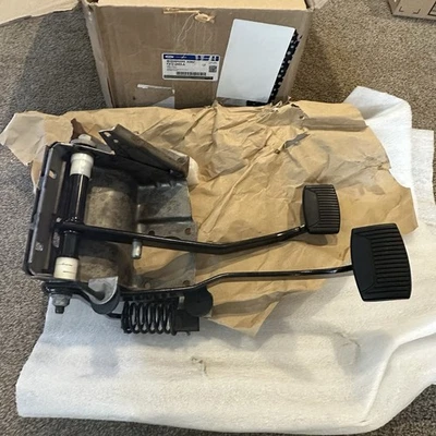 92 a 97 F250 F350 OEM genuino Ford embrague y pedal de freno con resorte F3TZ-2455-A Foto 1 de 4