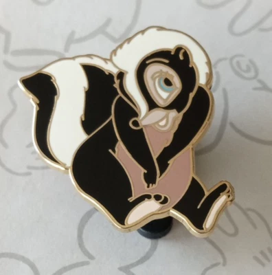 Flower the Skunk Bambi Booster Disney Pin 60556 - Imagem 1 de 2