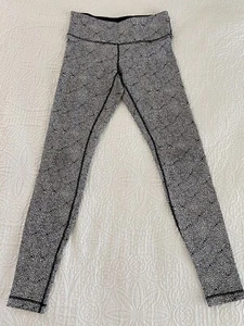 Lululemon schwarz/weiß bedruckte Leggings Größe 6 lang 30" - Bild 1 von 3