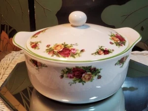 Royal Albert Old Country Rose Auflaufform mit Deckel grüner Rand Rarität! - Bild 1 von 3