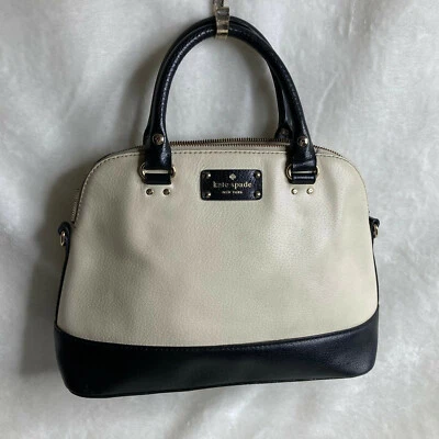 Bolso de mano/bross interior rojo Kate Spade Wellesley Rachelle blanco y negro  Foto 1 de 4