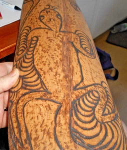 ABORIGINAL LARGE COOLAMON POKER BURNT DECORATION GRUB FOOD & SPIDER SPIRITS - Picture 1 of 8