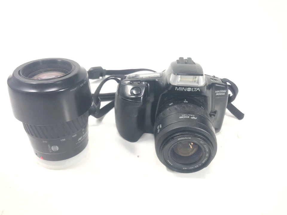 MINOLTA 300si MAXXUM 35mm AUTO FOCUS CAMERA 35-70mm AF ZOOM LENS 70 - 120mm - Image 1 of 4