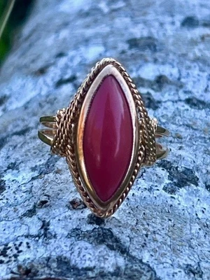 Anillo de moda refinado de oro amarillo de 18 quilates sangre de buey coral marquesa Foto 1 de 4