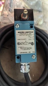 Honeywell LSYUB1A13-2D Micro Switch - NEW - Picture 1 of 3